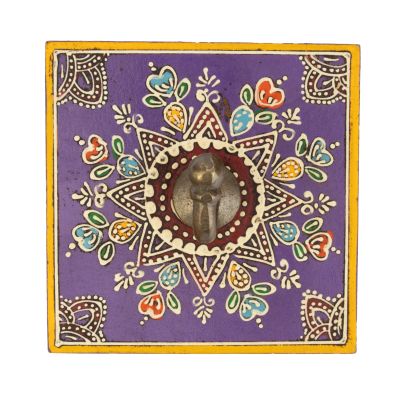 Garderobenhaken aus Holz in Lila mit Mandala