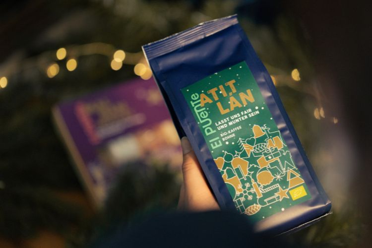 El_Puente_Weihnachtskaffee_Atitlan_cc_Kevin_Kasten.jpg